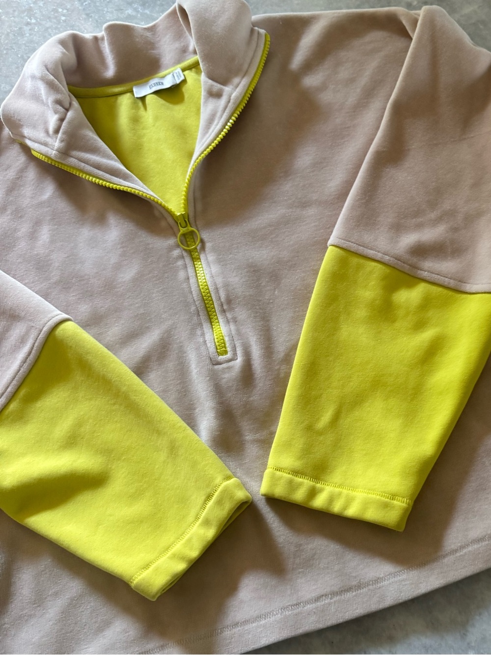 Closed half zip sweatshirt